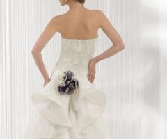 Abito da sposa con fiocco sul retro