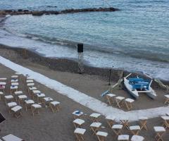 Cerimonia di matrimonio in riva al mare