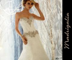 Abito con bustino decorato