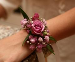 Bracciale di fiori per la sposa