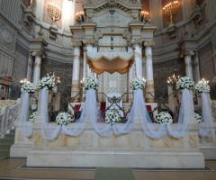 Allestimento floreale altare