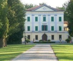 L'esterno della Villa Nicolaj di Crespellano - Bologna