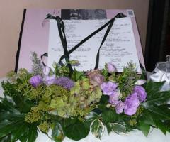 Decorazione floreale per i tavoli delle nozze