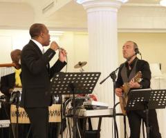 Orlando Johnson si esibisce ad un matrimonio