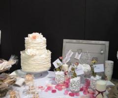 Il tavolo della confettata e la torta nuziale