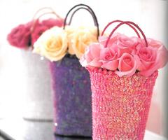 Piccoli cestini colorati per i fiori