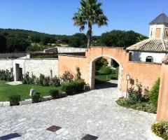 Esterno della location per ricevimento di matrimonio il Feudo Bauly