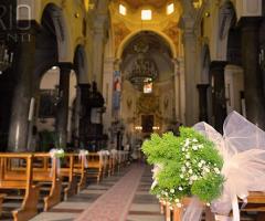 Addobbo floreale in chiesa