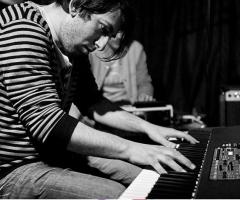 Brand New Swing - Alla tastiera