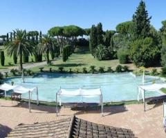 Vista panoramica del parco che circonda la viila