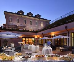 Aperitivo a buffet allestito nel Cortile interno a Palazzo
