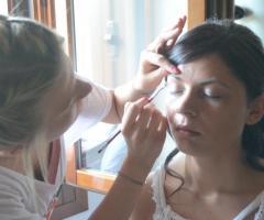 La sposa durante i preparativi