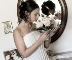 La sposa con il bouquet di rose - I fiori di Giuli