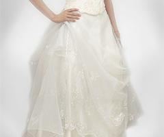 Prezioso abito da sposa cucito a mano dall'Atelier SposaSpose