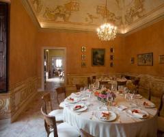 Una delle sale da pranzo del Palazzo Viceconte