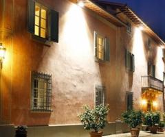 Illuminazione notturna per il ricevimento di nozze serale