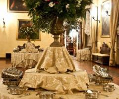 Centrotavola per il matrimonio con fiori e piante