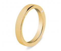 Fede quadrata in oro giallo con diamantino sul lato