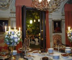 Sala interna con dipinti