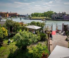Il giardino di Villa Lina - Una vista dall'alto del giardino