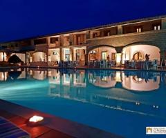 Antica Masseria Martuccio - Una vista della masseria dalla piscina