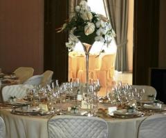 Alzata floreale per i tavoli di nozze