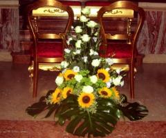 Addobbo floreale in chiesa