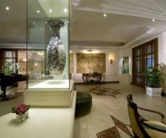 Elegante ingresso del ristorante per matrimoni