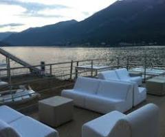 Luonge bar in riva al mare per la festa da ballo