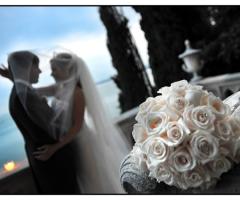 Fotografia del bacio degli sposi