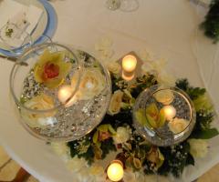 Mise en place del tavolo degli sposi