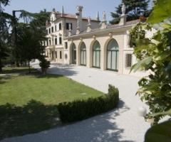 Vista esterna villa per ricevimenti