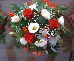 Rose bianche e rosse