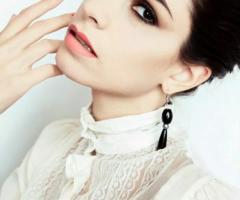 smokey Aly's make-up