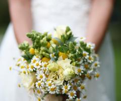 bouquet country chic con camomilla