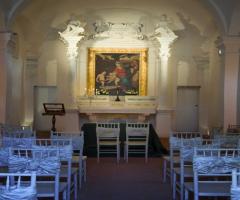 Interno della chiesa per la cerimonia di matrimonio