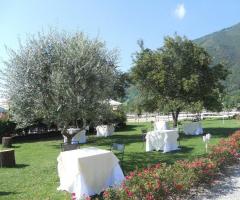 Giardino dell'agriturismo per l'aperitivo di matrimonio