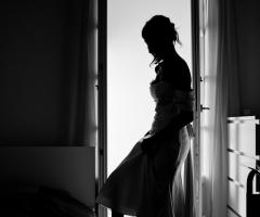 Foto in controluce della sposa