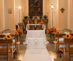 Addobbo floreale chiesa con girasoli