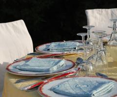 Dettaglio tavolo apparecchiato