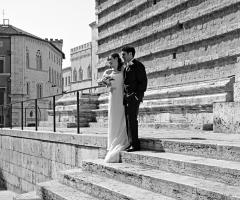 Sposi sulla scalinata del Duomo in Perugia