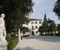 Esterno villa per ricevimenti matrimoniali