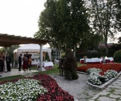 Suggestivo giardino all'imbrunire