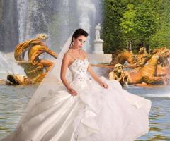 Vestito da sposa con corpetto decorato