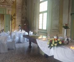 Villa Barchessa Valmarana -  Il Salone delle Feste allestito per pranzo nuziale