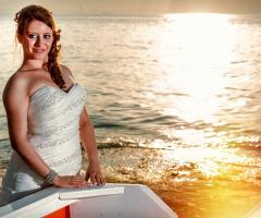 la sposa alla luce del tramonto