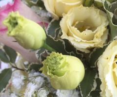 Vivaio Nicola Antonio Giraudi - Addobbo floreale con gisophila, lisianthus e pitosforino