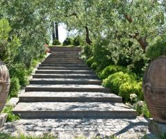 Entrata al casale per le nozze