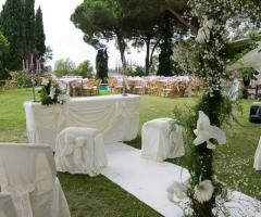 Cerimonia di matrimonio all'aperto