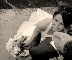 Fotografia degli sposi ripresi dall'alto